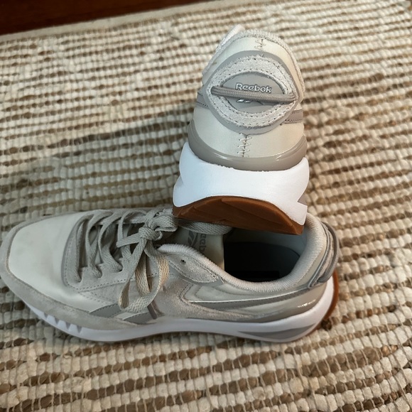 Women’s Reebok Shoe - Picture 5 of 5